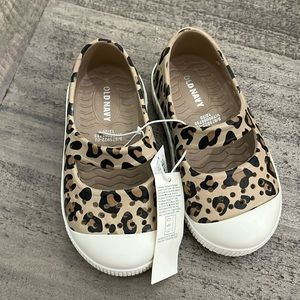 Old Navy size 6 waterproof shoes leopard